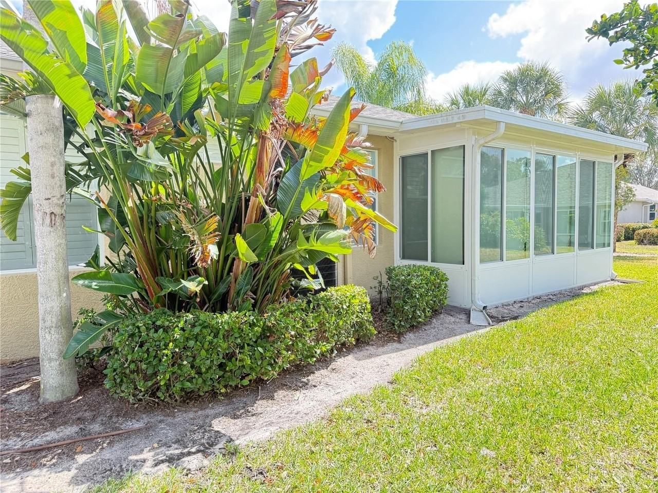 2052 Inverness Greens Dr - Photo 5 of 50