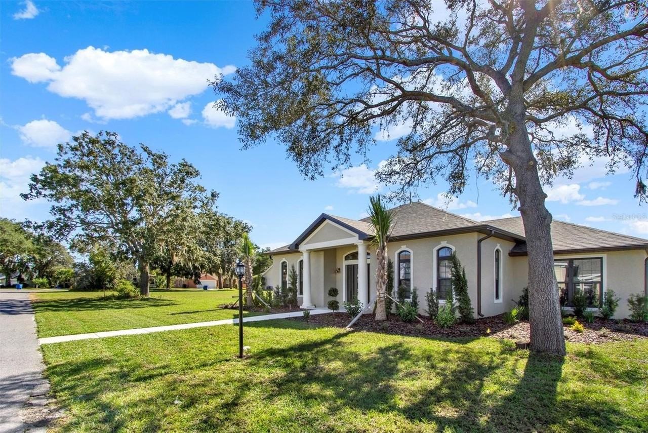 6028 Sundown Dr - Photo 3 of 34