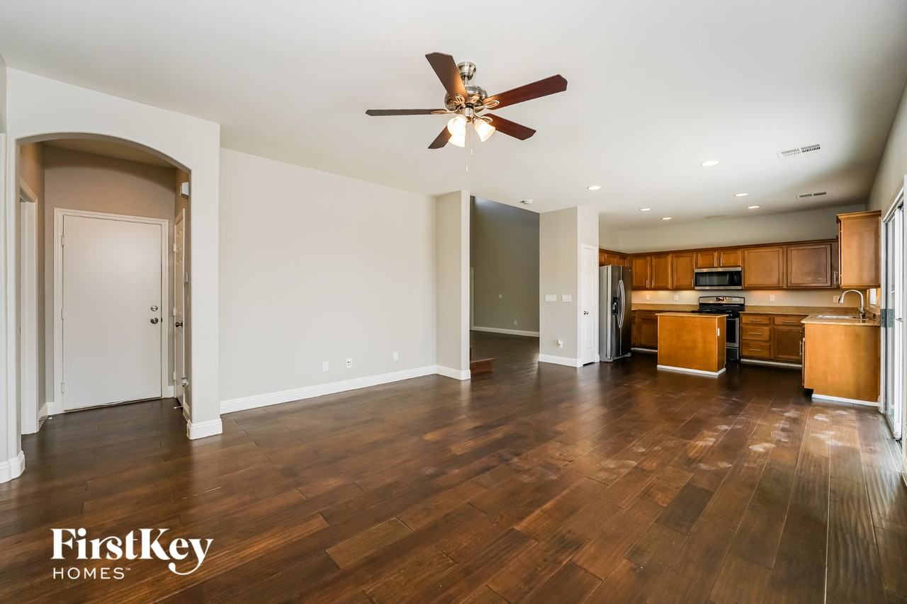 5520 Latrobe Bluff St - Photo 3 of 15