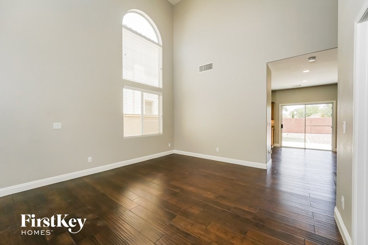 5520 Latrobe Bluff St - Photo 4 of 15