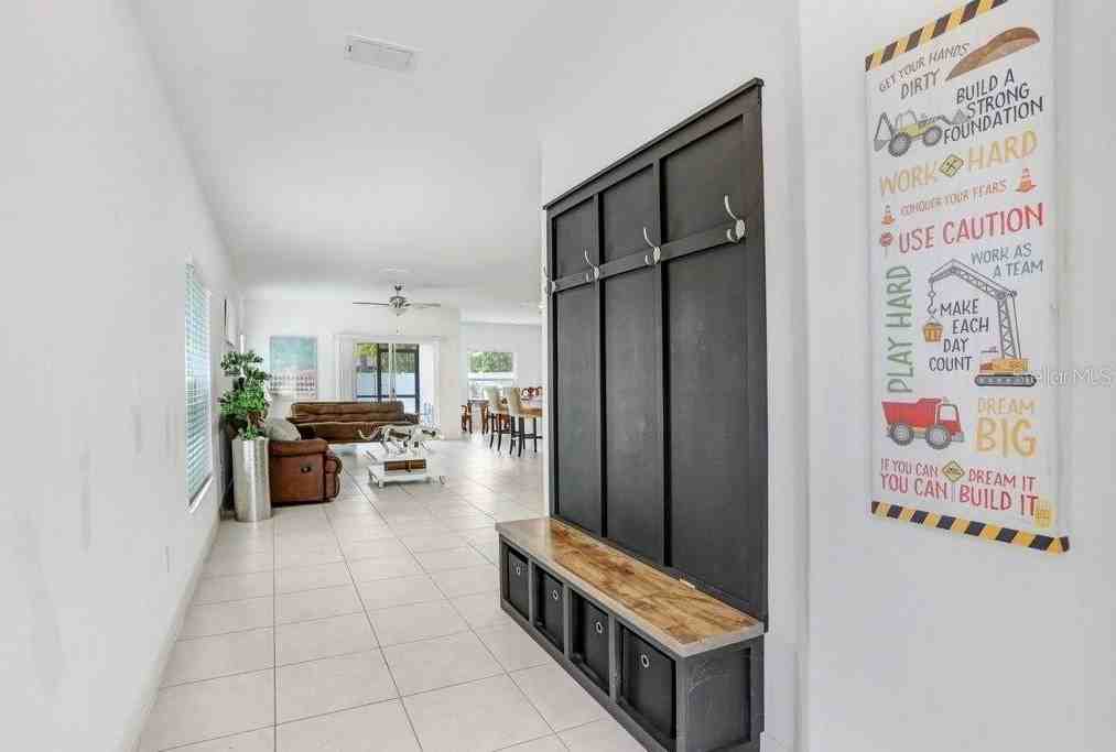 6384 Ten Acre Ct - Photo 4 of 31