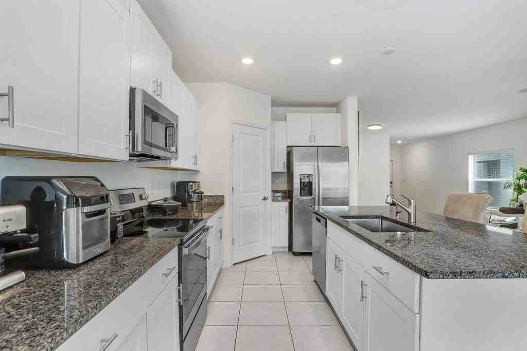 6384 Ten Acre Ct - Photo 5 of 31