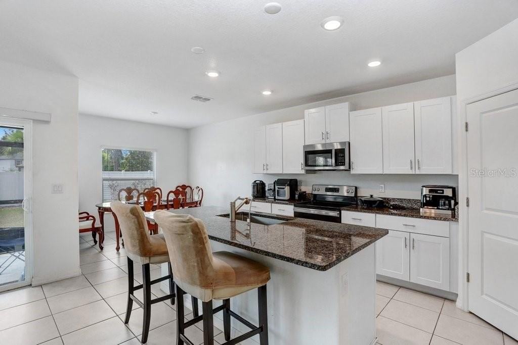 6384 Ten Acre Ct - Photo 7 of 31