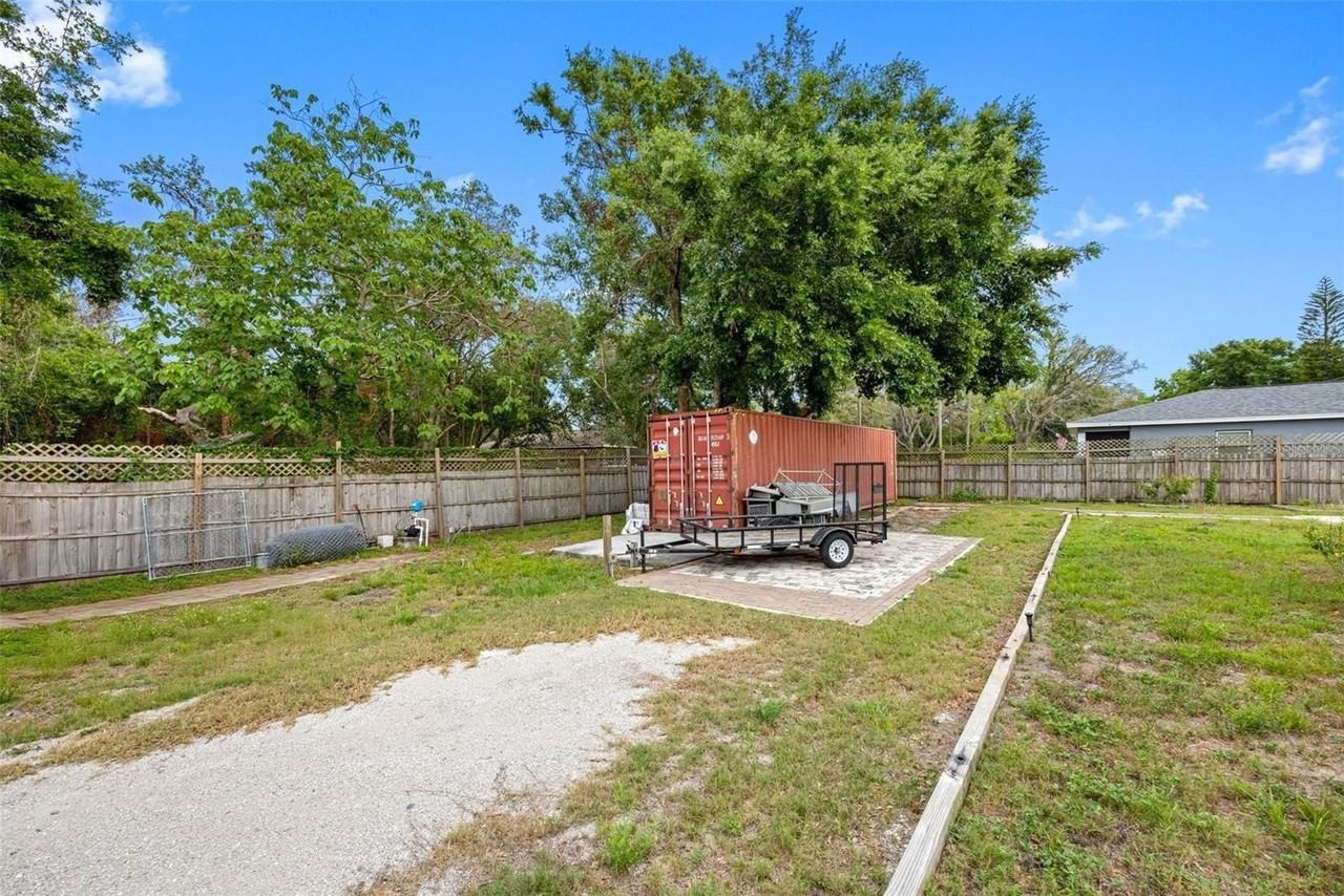 534 Berkley Ave - Photo 7 of 50