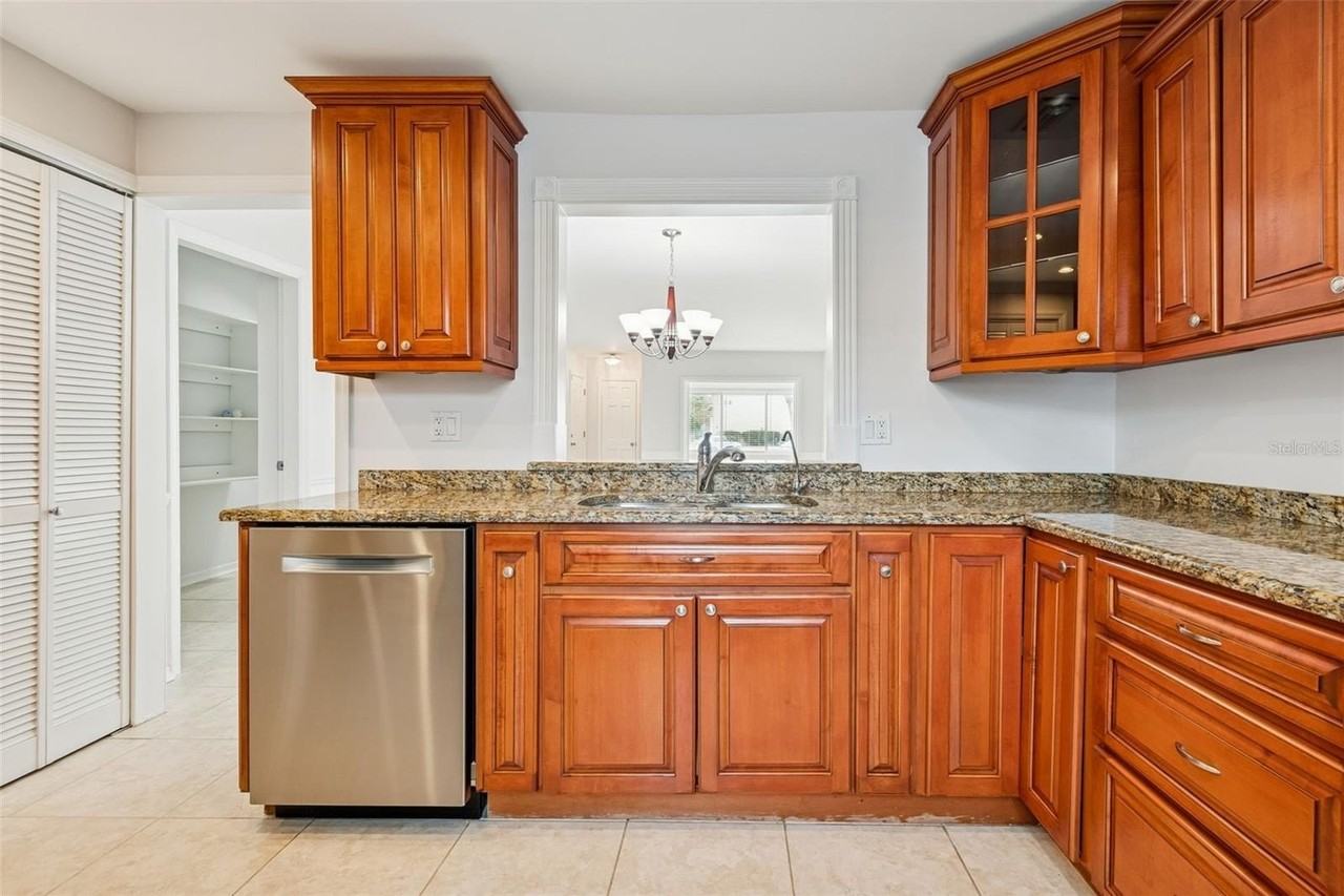 10375 Carrollwood Ln #332 - Photo 7 of 38