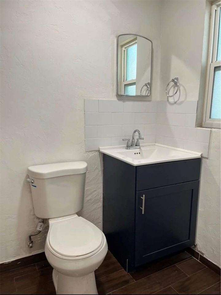 574 Bay Esplanade #5 - Photo 4 of 6