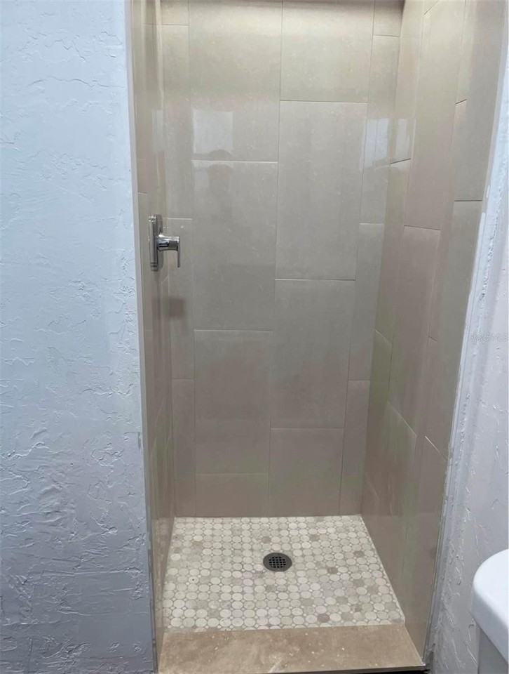 574 Bay Esplanade #5 - Photo 5 of 6