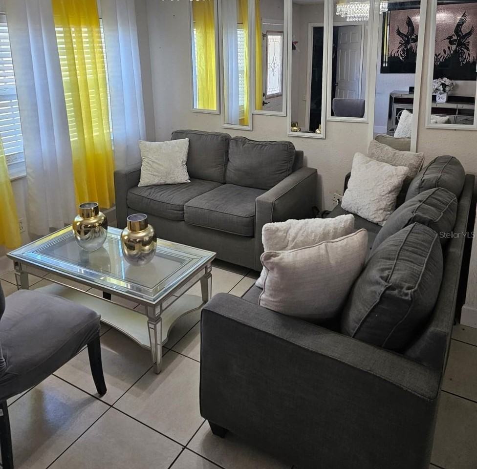 553 Robin Hill Cir - Photo 2 of 19