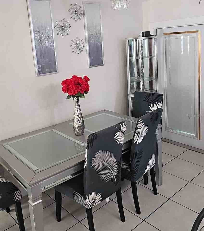 553 Robin Hill Cir - Photo 4 of 19