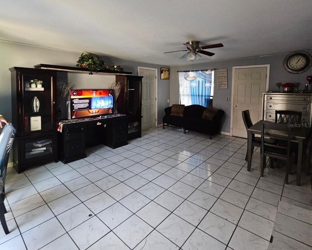 553 Robin Hill Cir - Photo 5 of 19