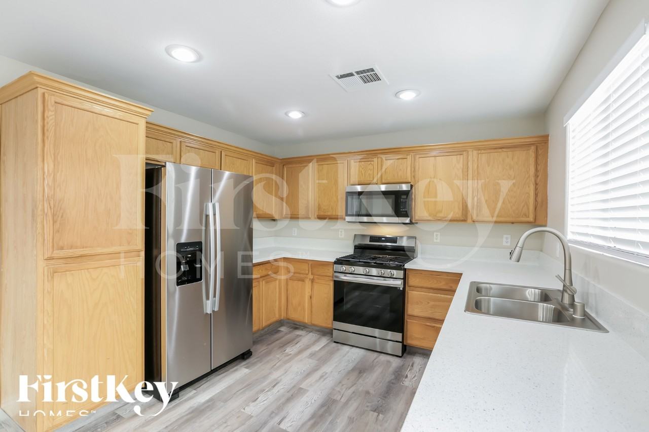 5681 Woods Crossing St - Photo 6 of 18