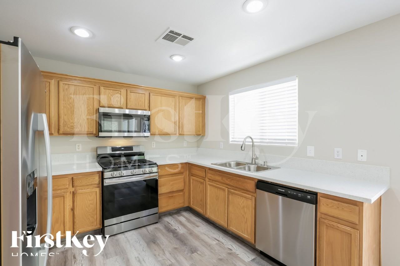 5681 Woods Crossing St - Photo 7 of 18