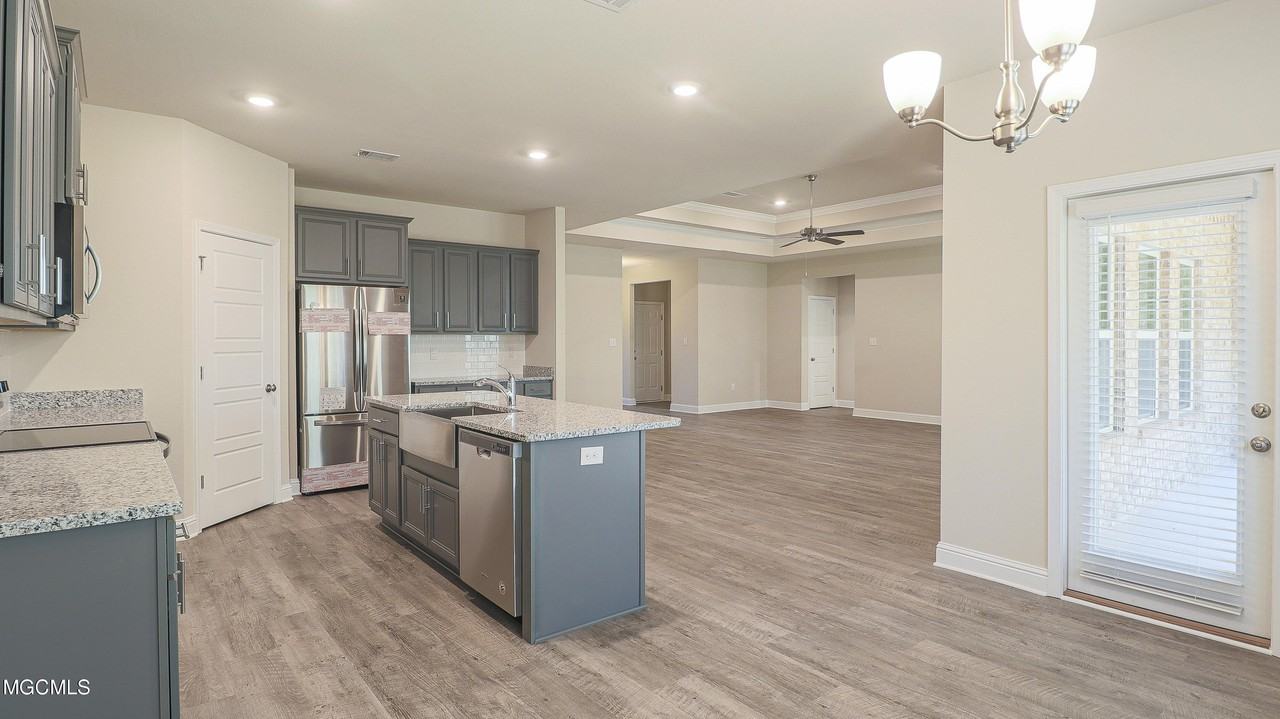 10749 Chapelwood Dr - Photo 6 of 30