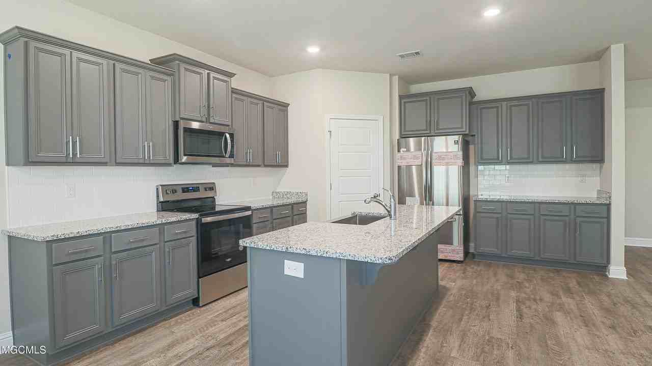 10749 Chapelwood Dr - Photo 7 of 30