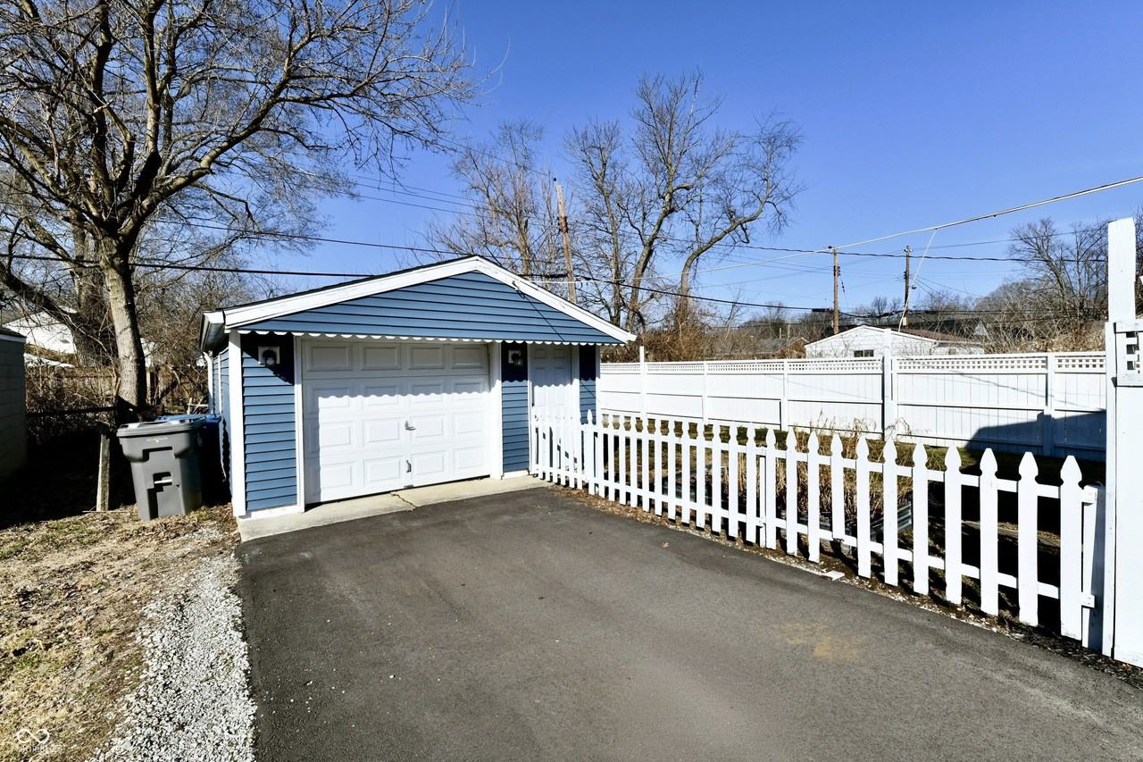 6186 Evanston Ave - Photo 5 of 30