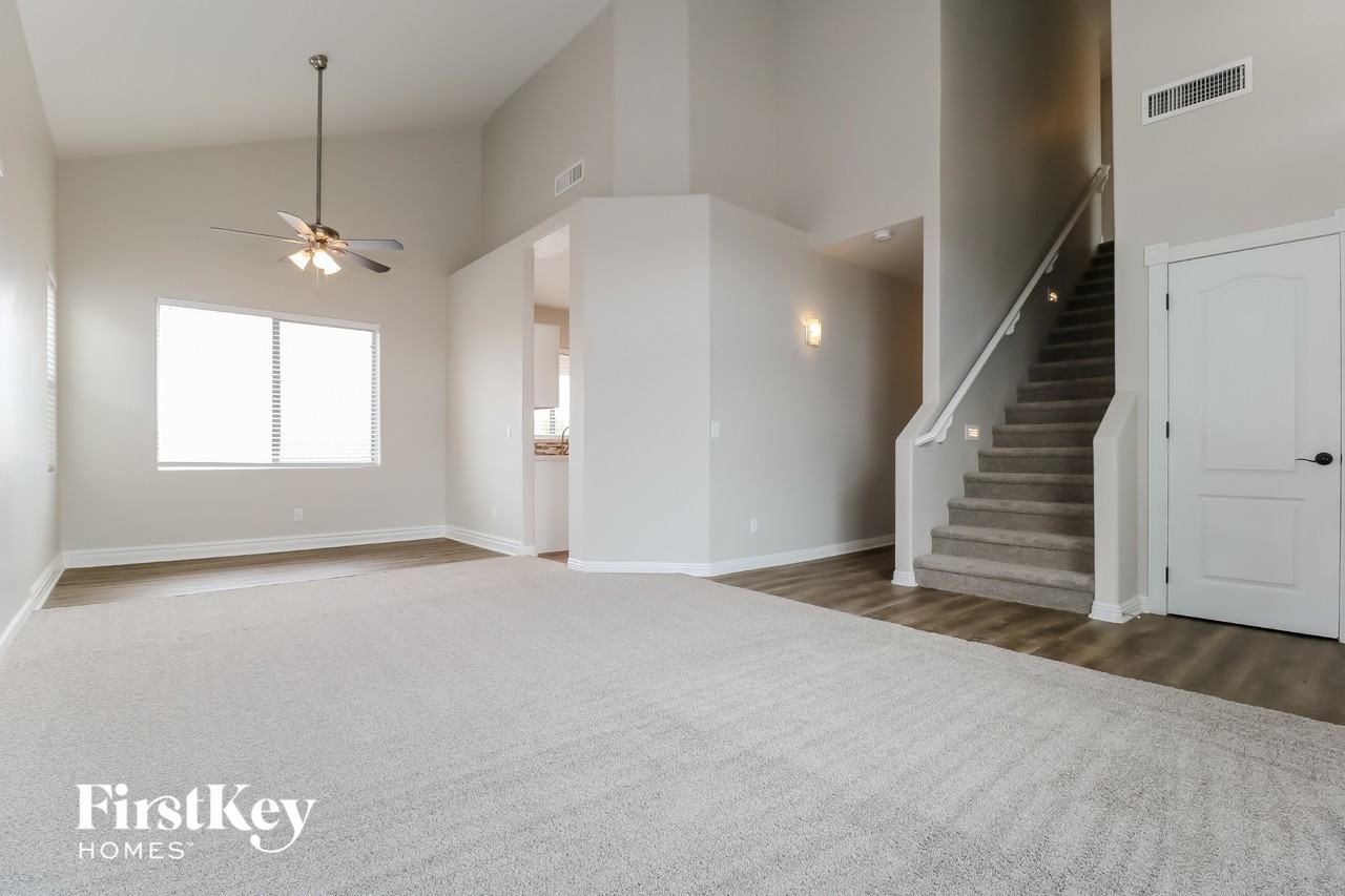 4302 S 249th Ave - Photo 4 of 15