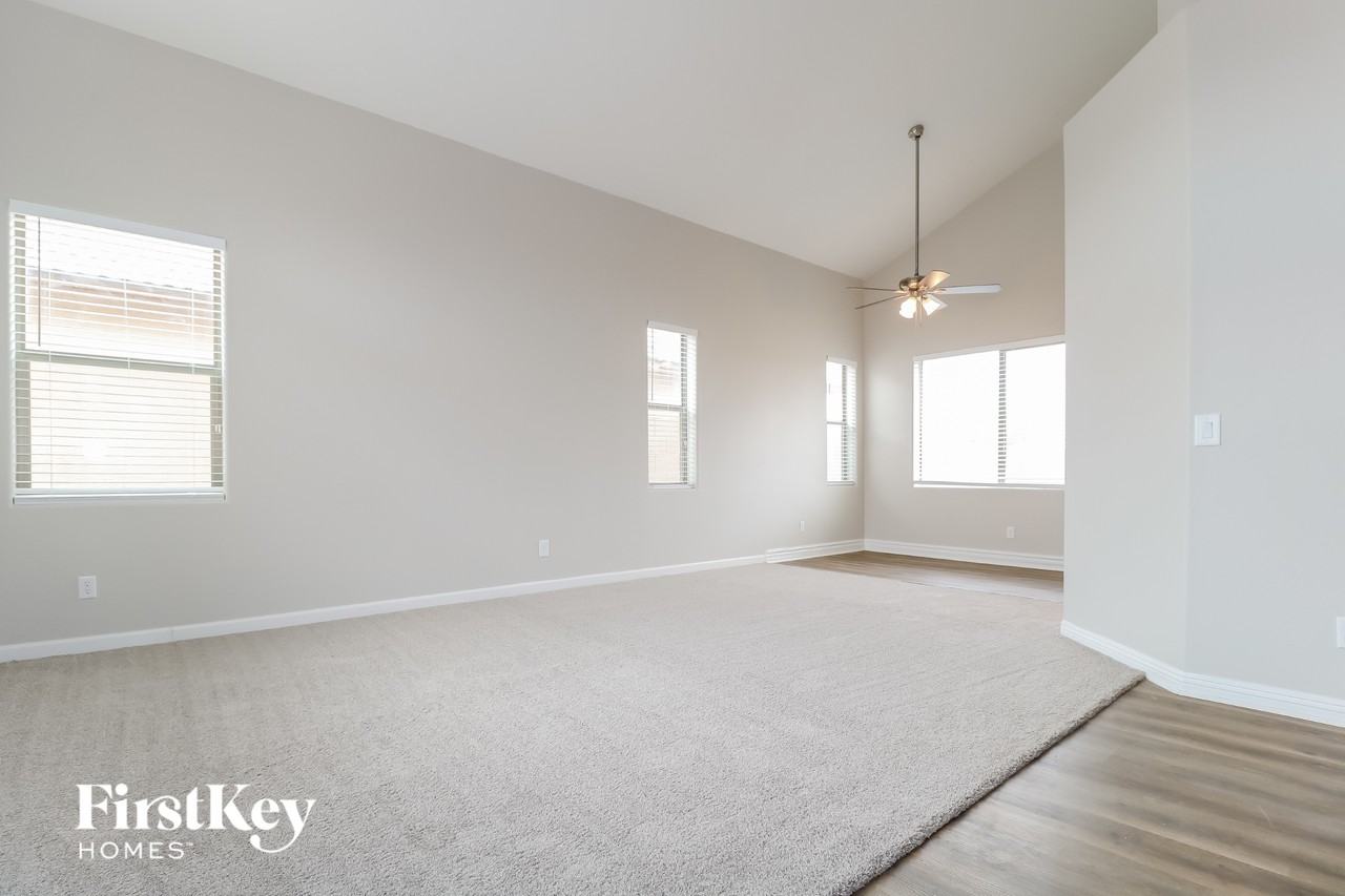 4302 S 249th Ave - Photo 5 of 15