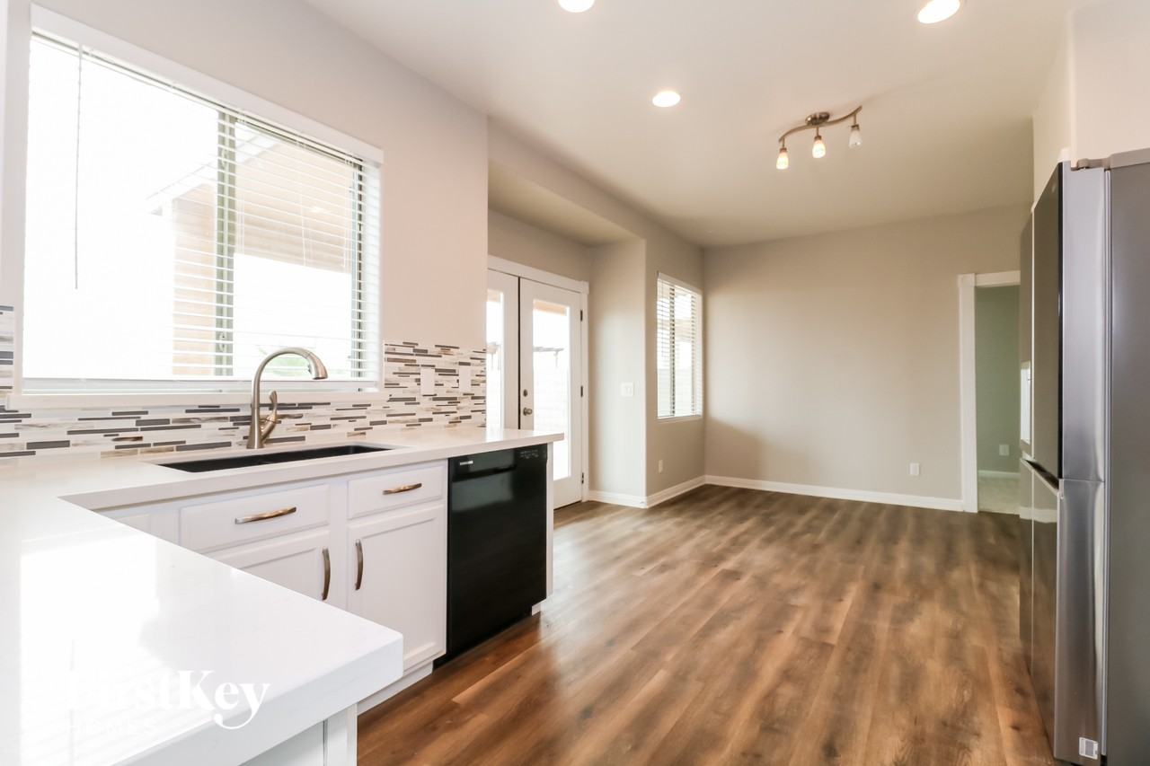 4302 S 249th Ave - Photo 7 of 15