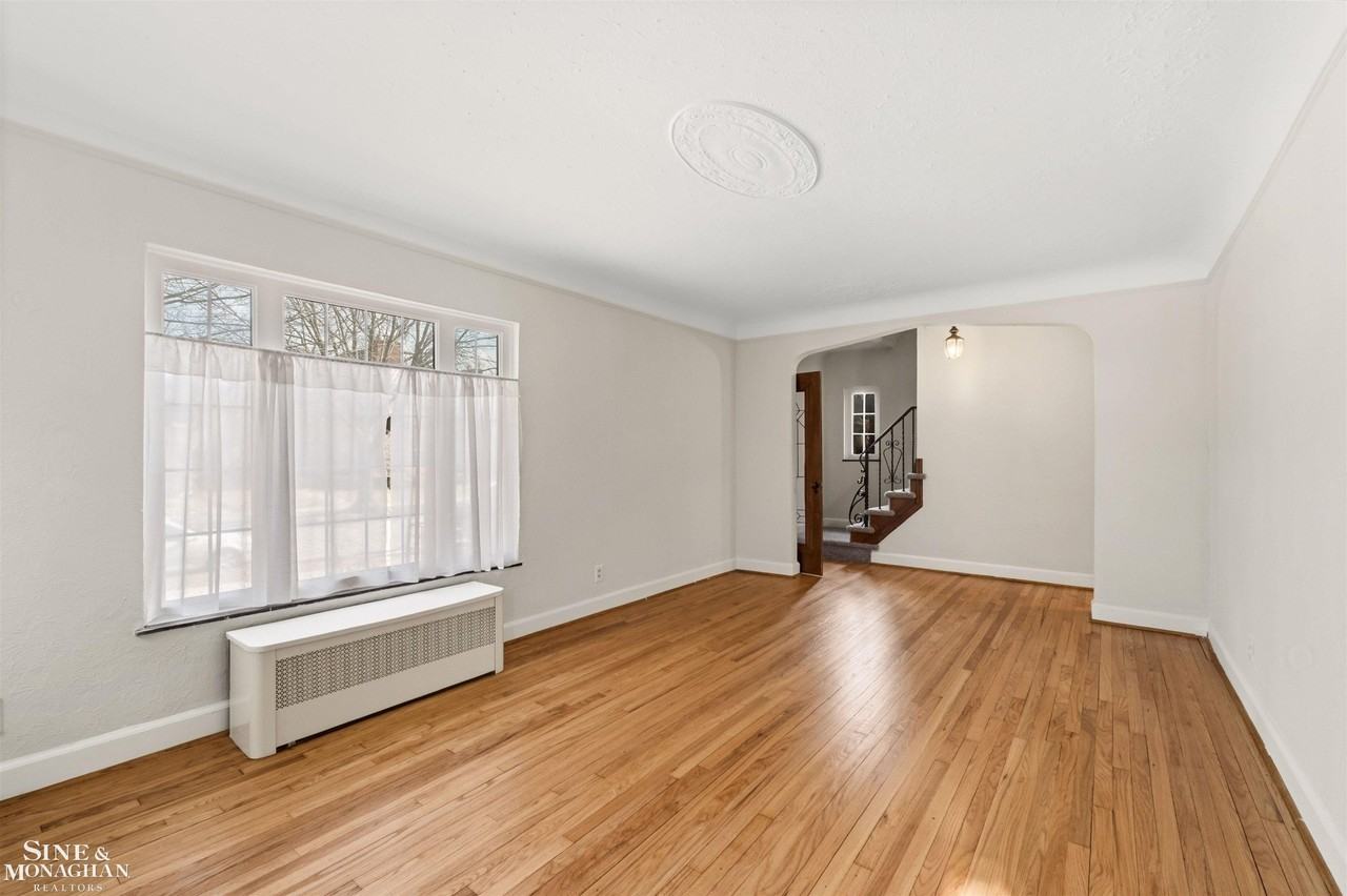 343 Mcmillan Rd - Photo 5 of 35