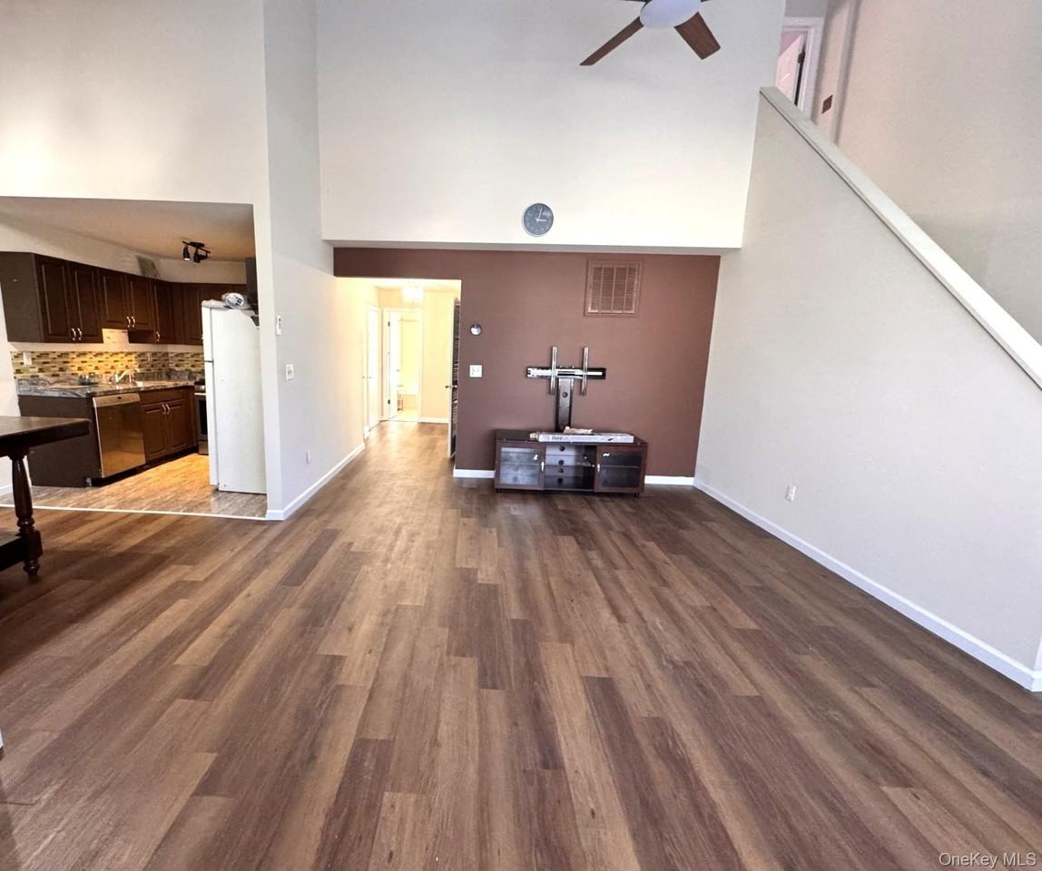 199 Ramapo Rd Apt D #D - Photo 5 of 28