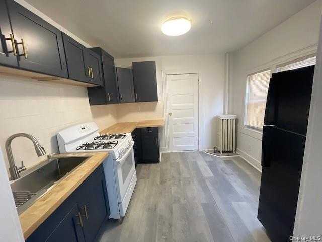 257 S 2nd Ave - Photo 4 of 6