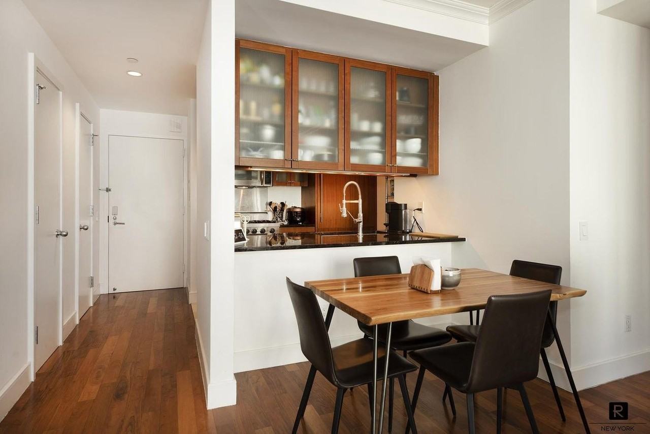 250 E 53rd St #403 - Photo 4 of 8
