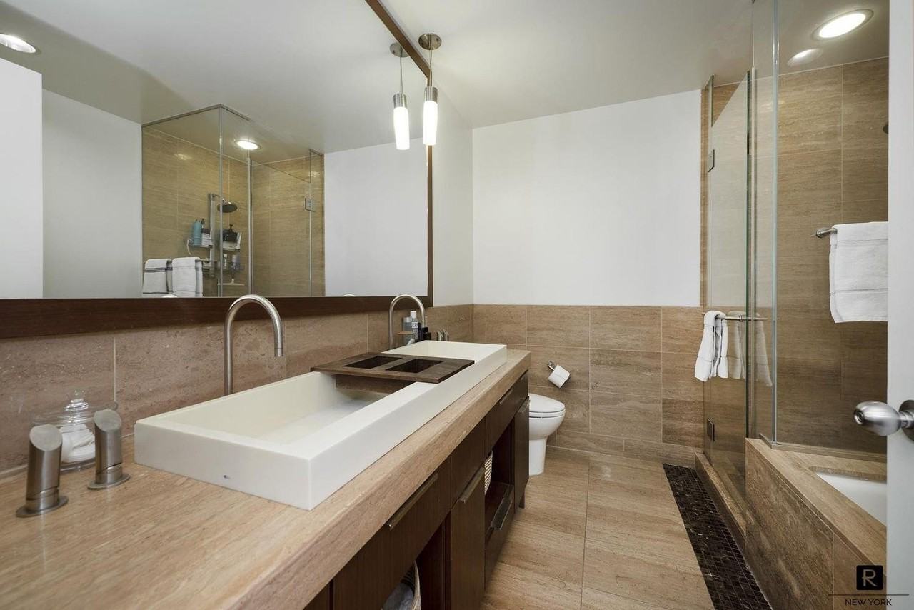 250 E 53rd St #403 - Photo 6 of 8