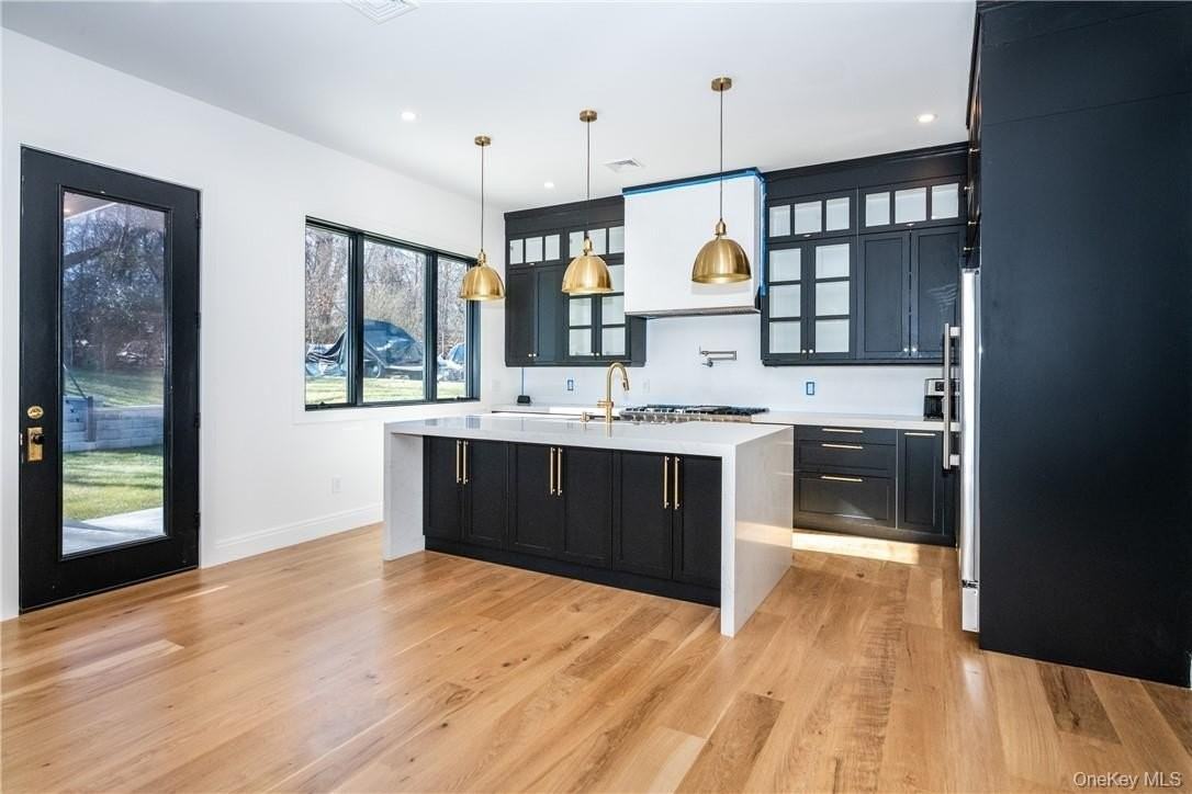 23 Poplar St - Photo 4 of 36