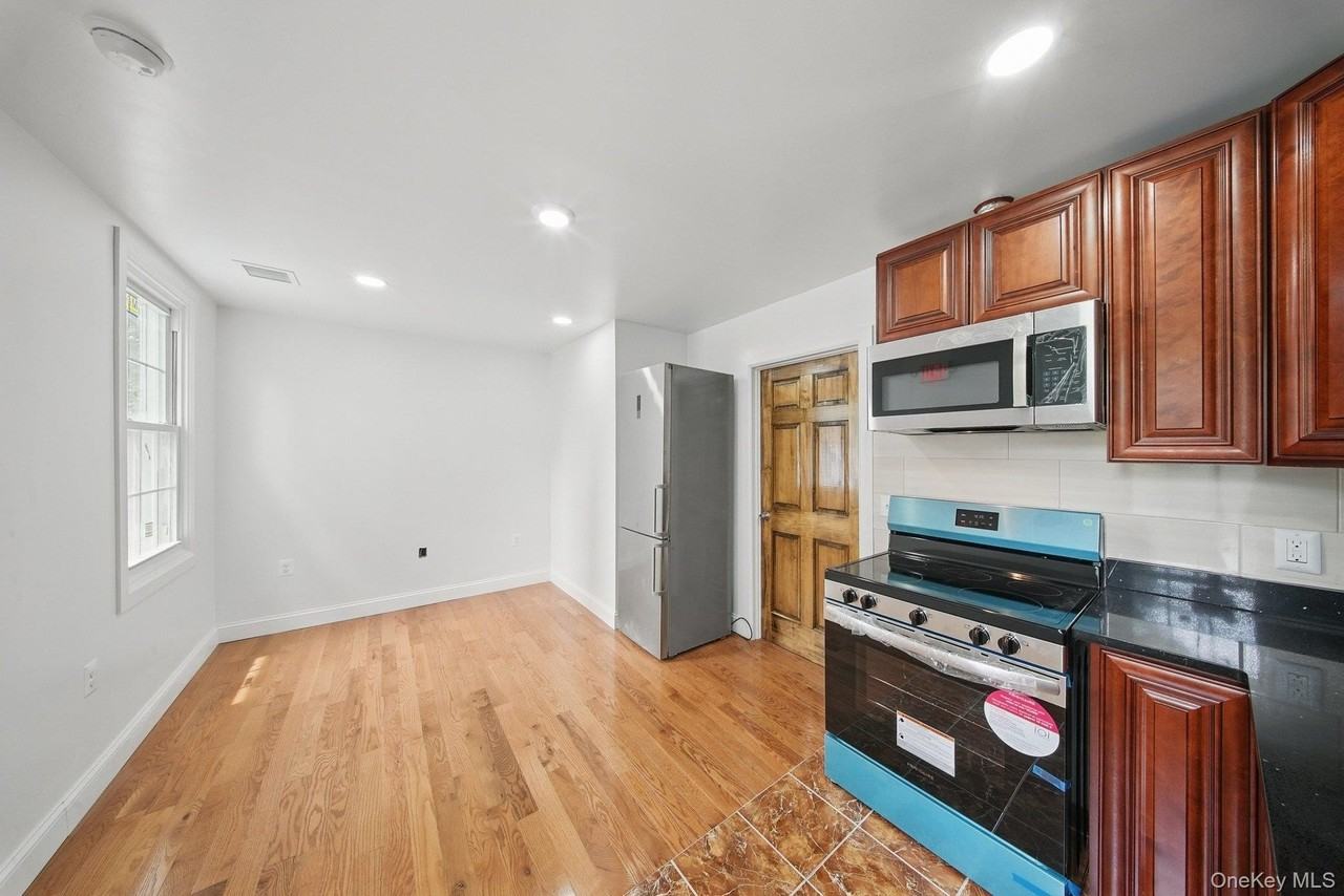 14 Yankee Pl Apt 6 - Photo 2 of 9