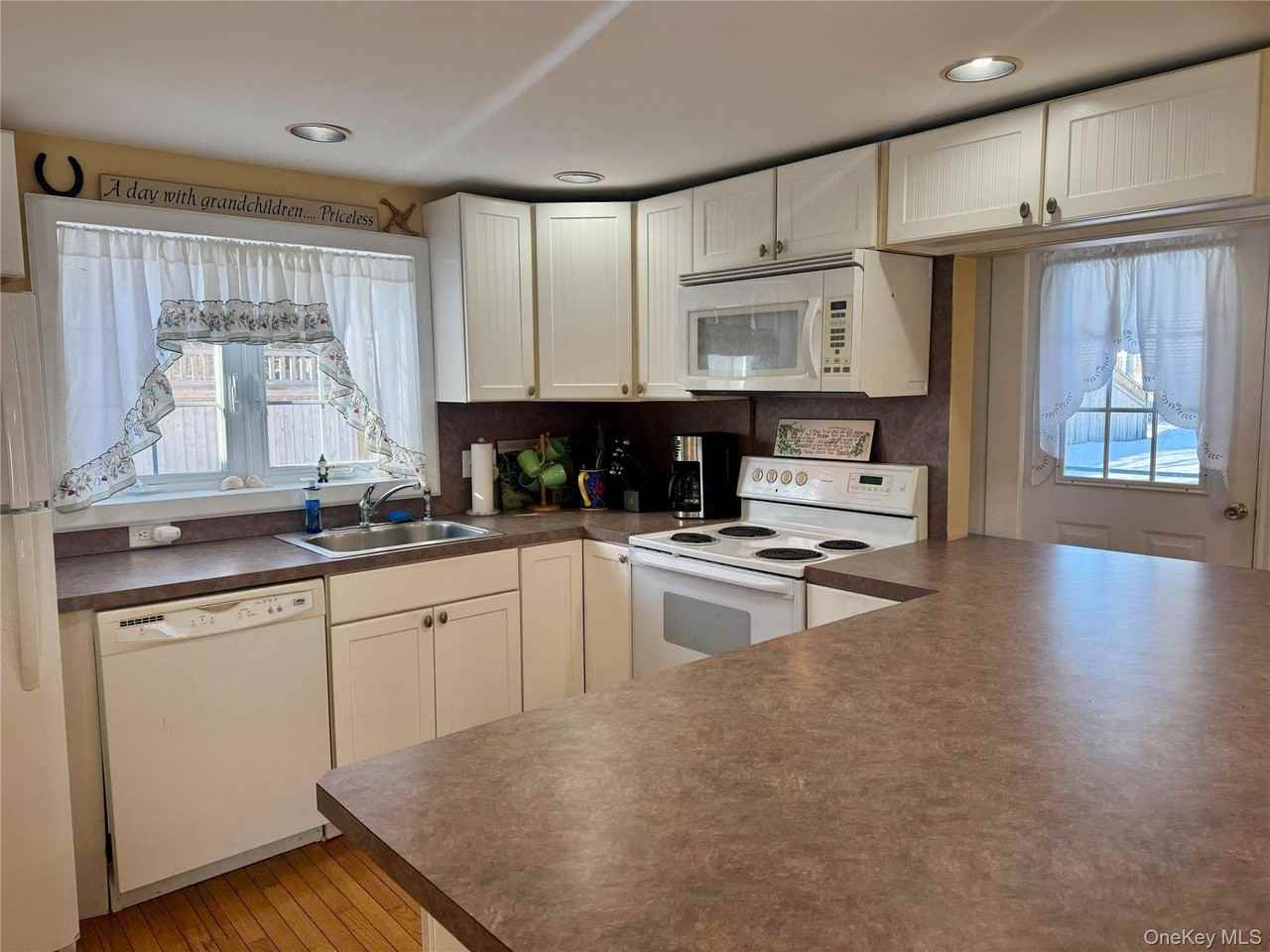 1070 Town Harbor Ln - Photo 2 of 22