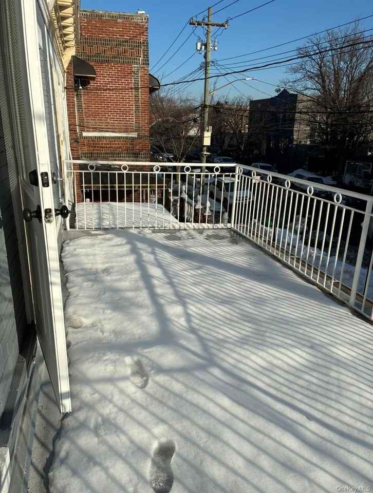 740 Shepherd Ave Unit 2 - Photo 5 of 7