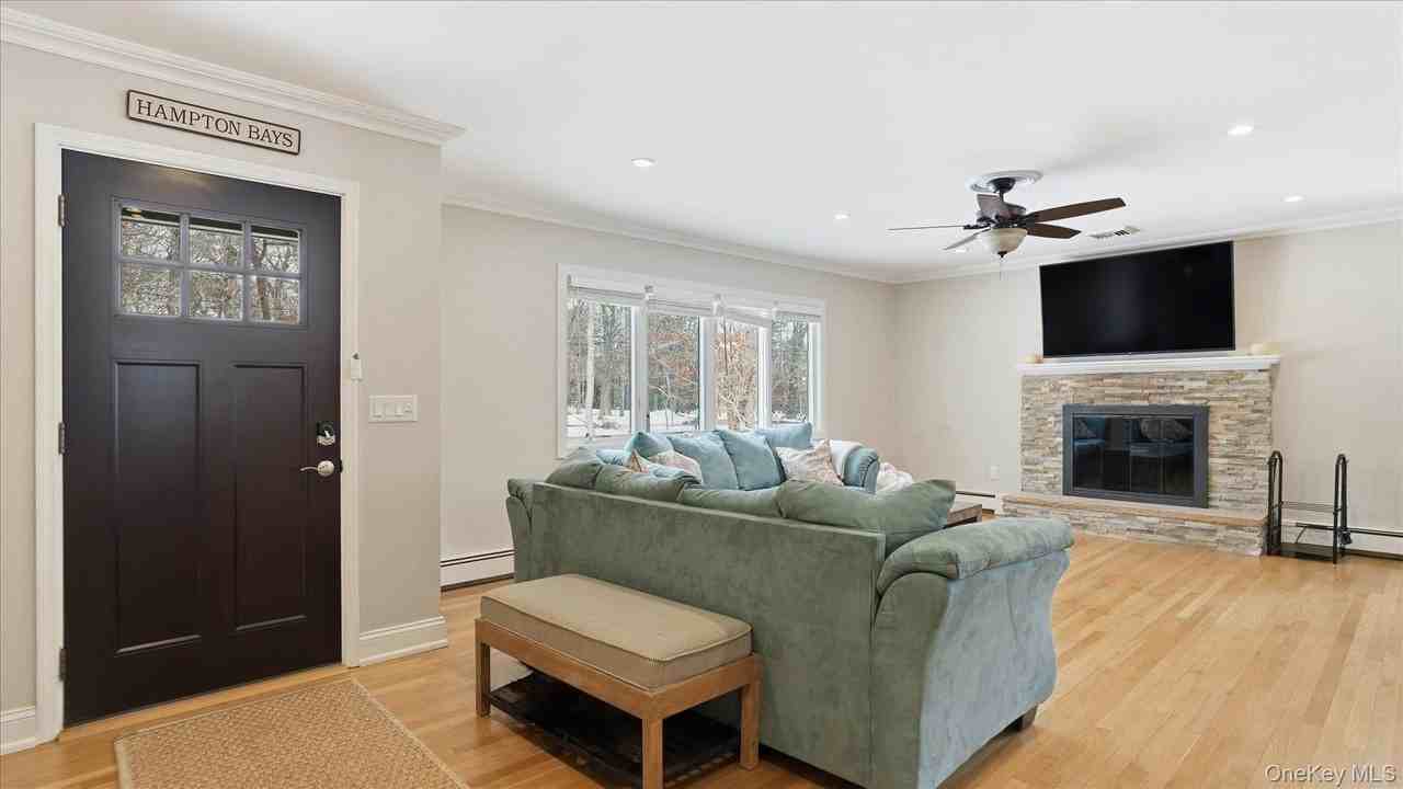 3 Robins Nest Ln - Photo 2 of 19