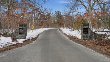 featured image of 3 Robins Nest Ln