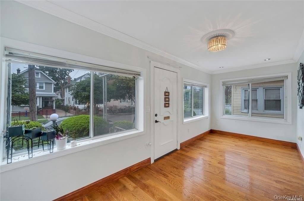 10921 215th St - Photo 4 of 25