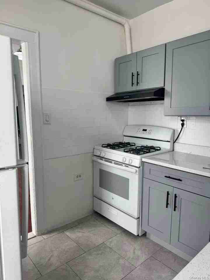 8854 75th St - Photo 5 of 14