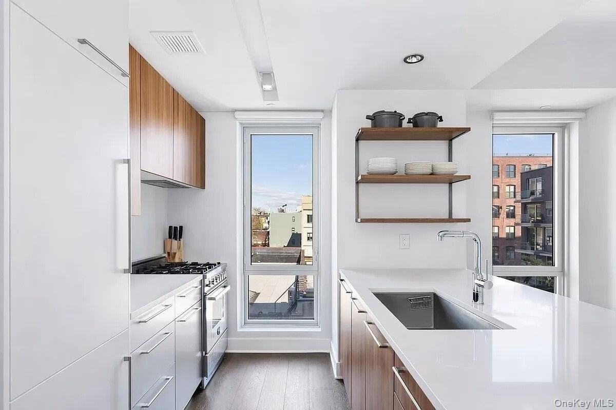 212 N 9th St Apt 4d - Photo 2 of 9