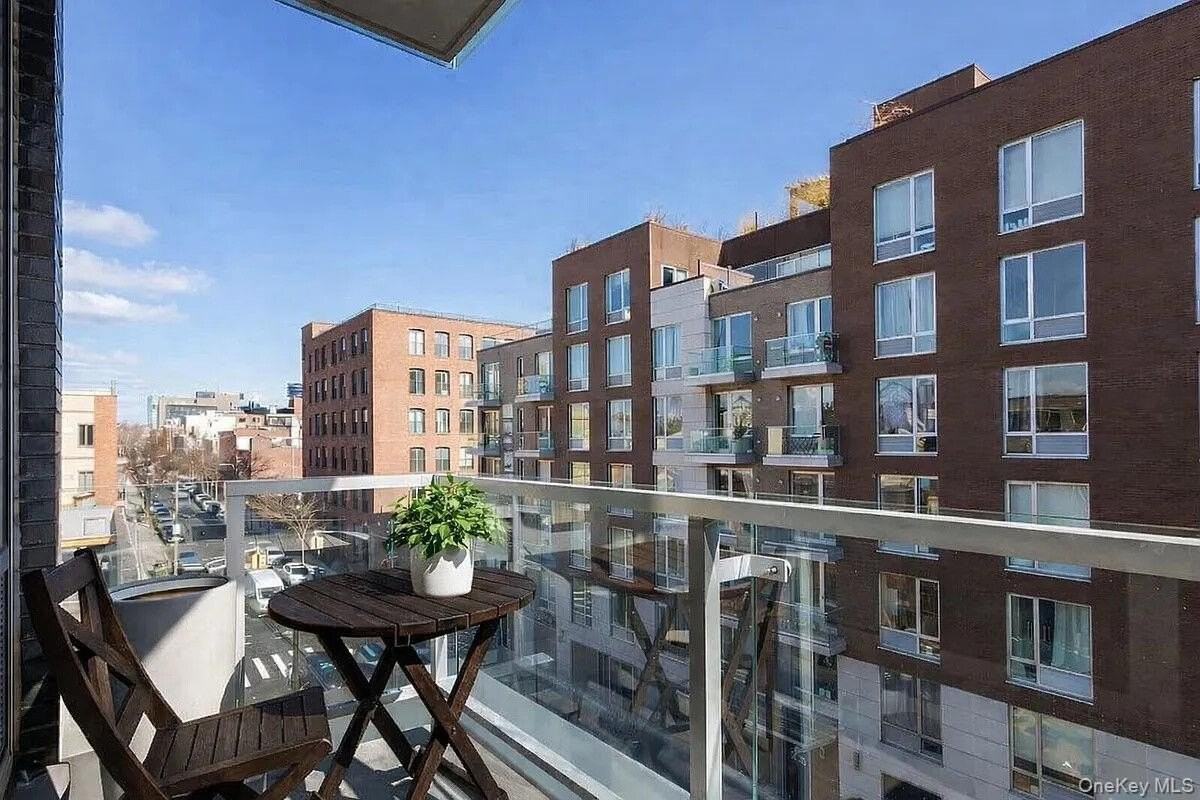 212 N 9th St Apt 4d - Photo 3 of 9