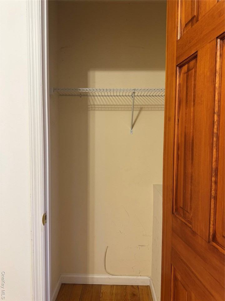4033 191st St Apt 3 - Photo 7 of 9