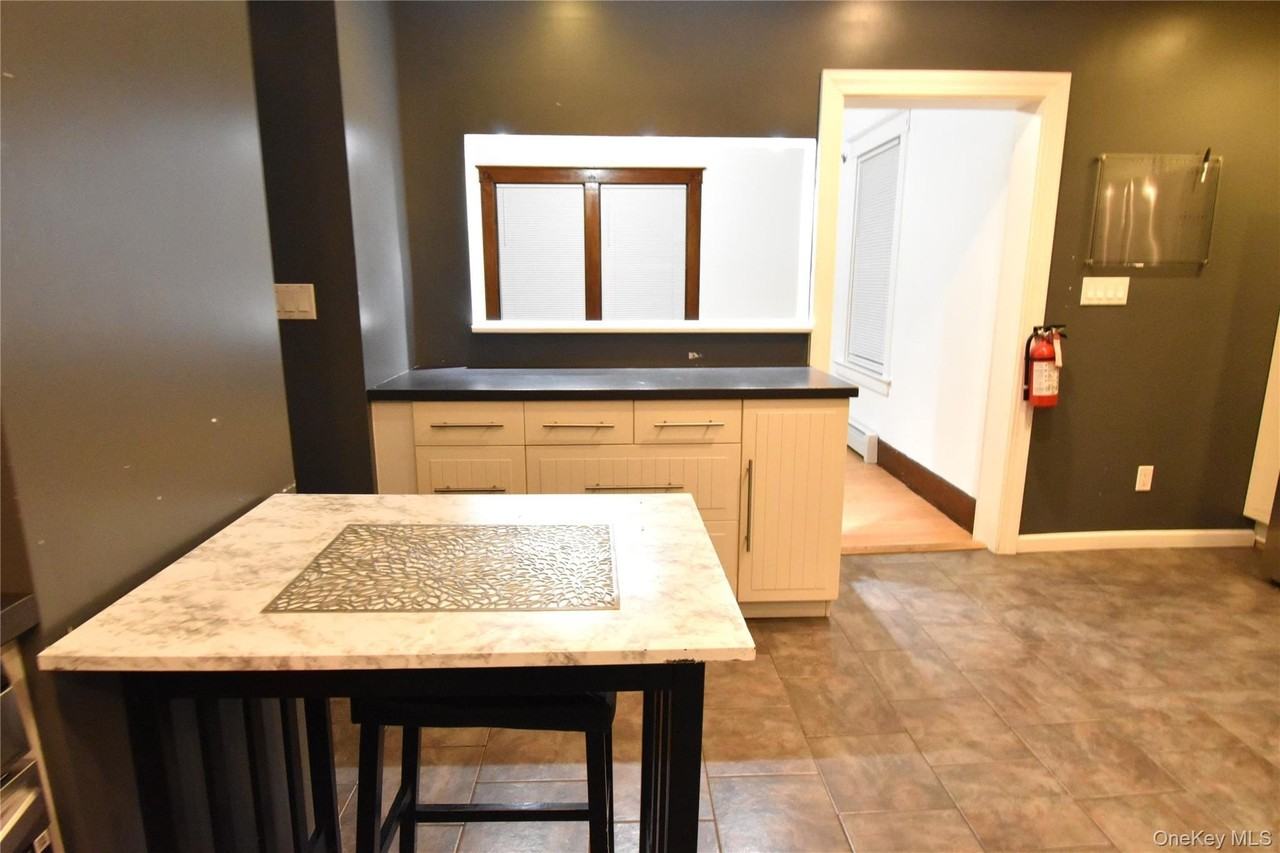 28 Roosevelt Ave - Photo 7 of 26