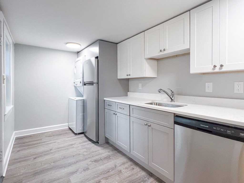 25 Common St Unit 1 - Photo 2 of 12