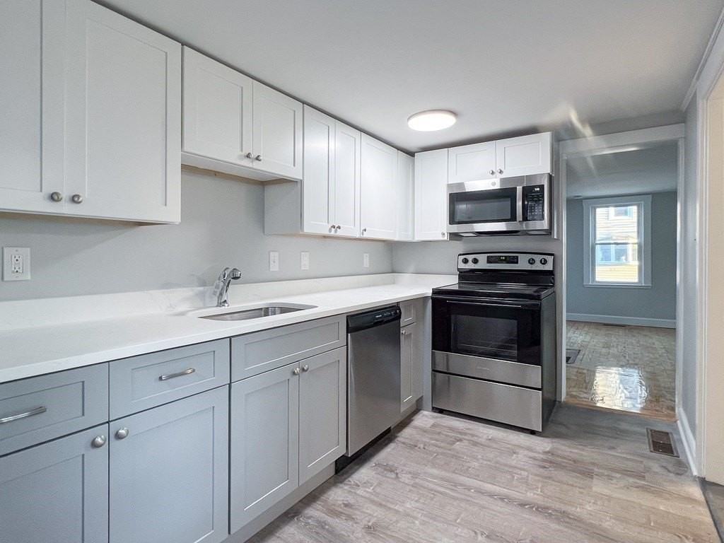 25 Common St Unit 1 - Photo 4 of 12