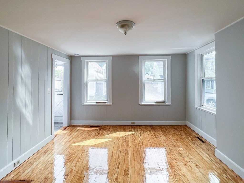 25 Common St Unit 1 - Photo 5 of 12