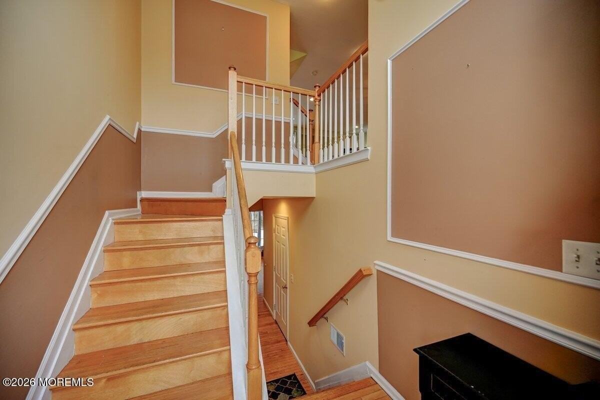 319 Bernard Dr - Photo 3 of 31