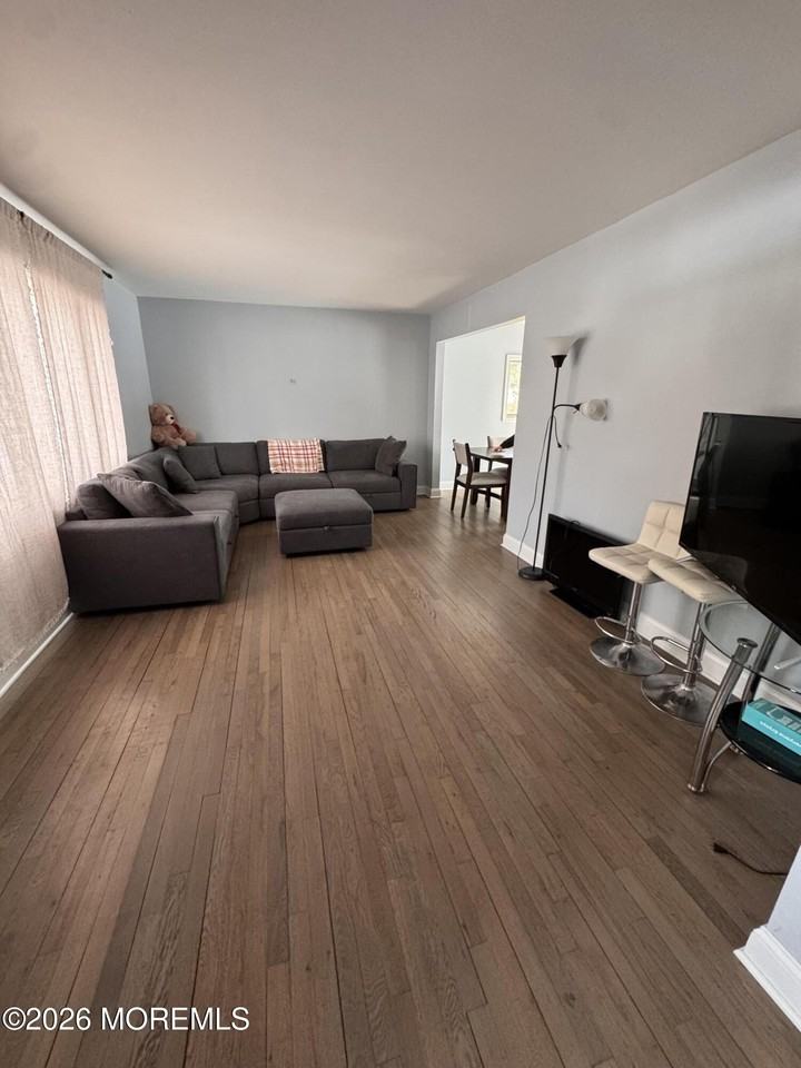 422 W Lake Ave - Photo 2 of 13