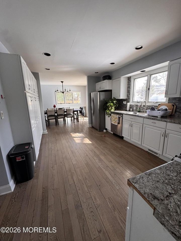 422 W Lake Ave - Photo 5 of 13