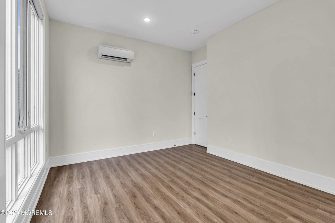 527 Bangs Ave Apt 414 - Photo 7 of 17