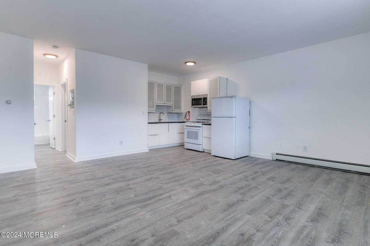 109 Mccabe Ave Apt 102 - Photo 6 of 11