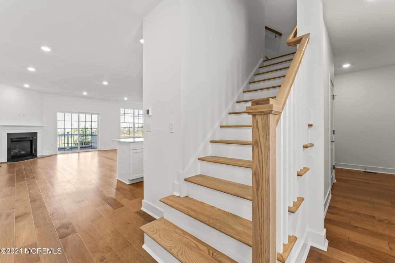 306 Pilot St - Photo 3 of 35