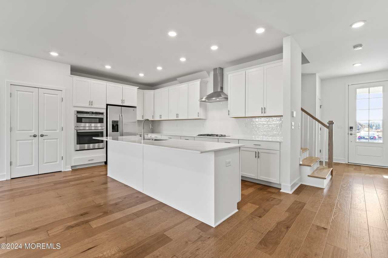 306 Pilot St - Photo 4 of 35