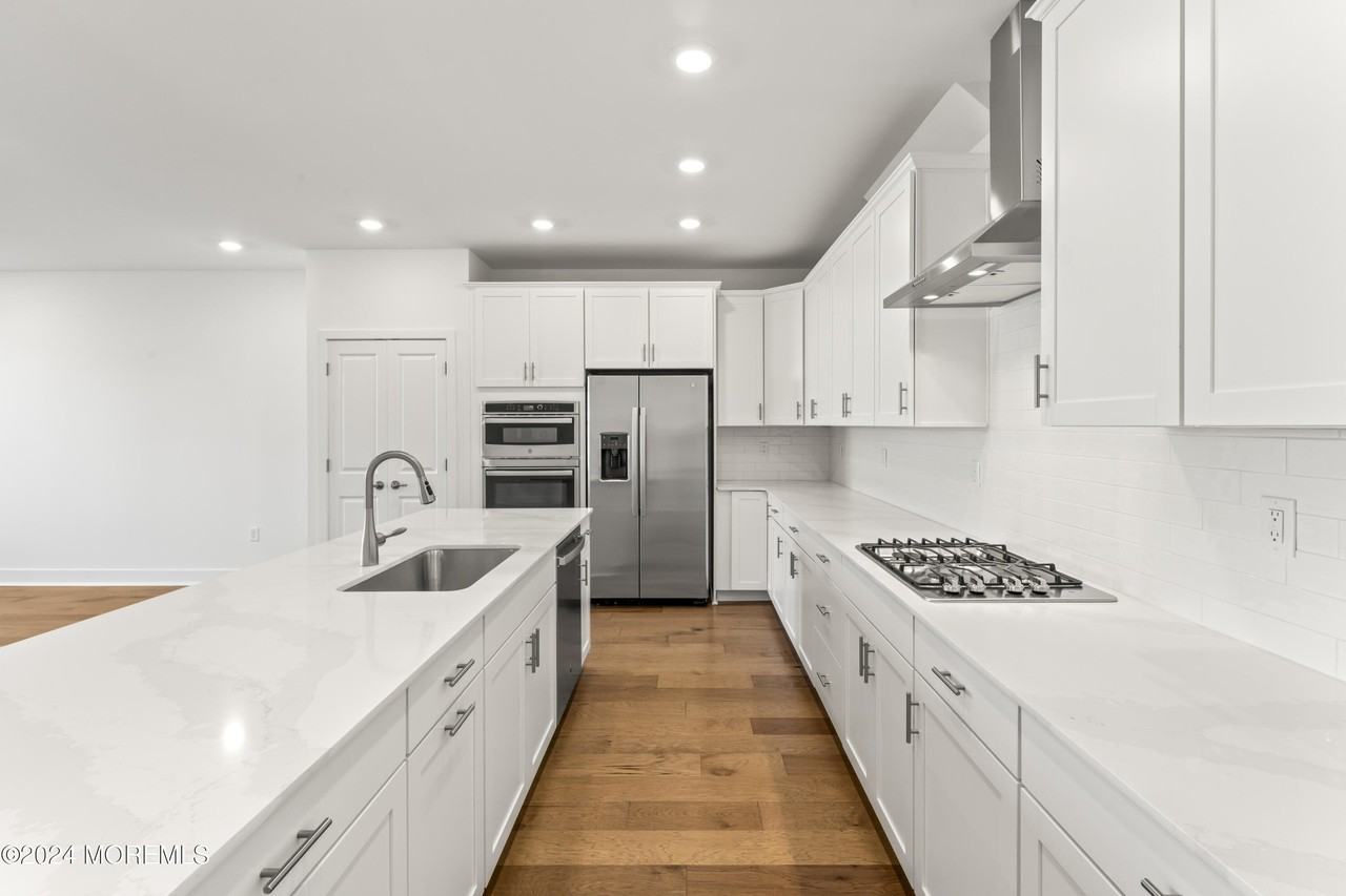 306 Pilot St - Photo 7 of 35